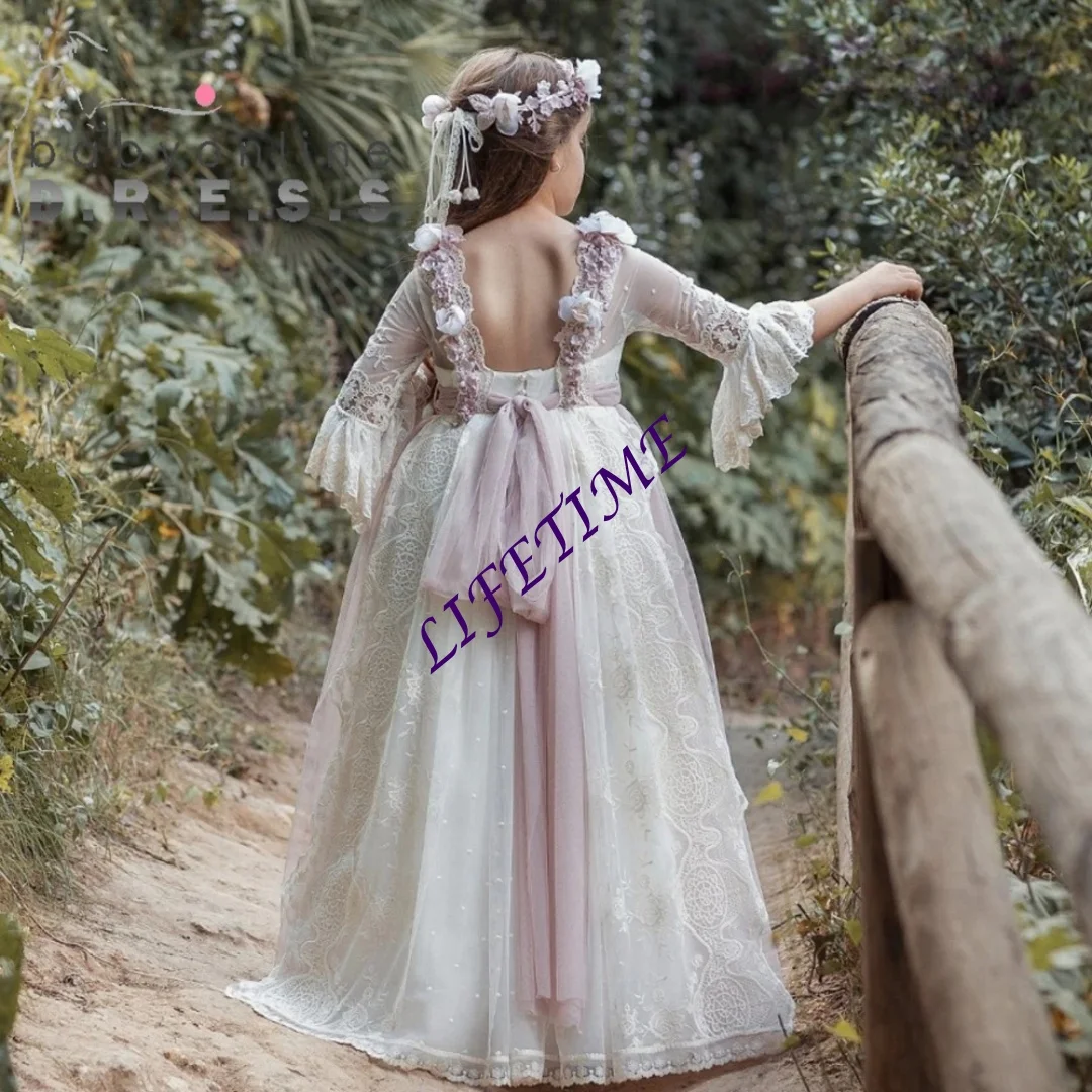 Vestido de Comunión Elegante Personalizado en Encaje Blanco para Niñas, Corte en A con Mangas Acampanadas, Vestido de Comunión Floral Hecho a Mano