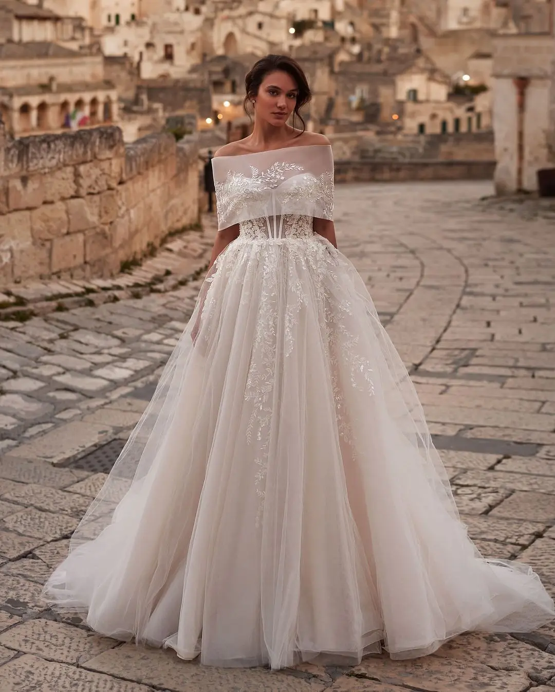 Floral Lace Strapless Wedding A Line With Capes Princess Style Illusion Bridal Gowns Sweep Train Custom Made Beach Garden