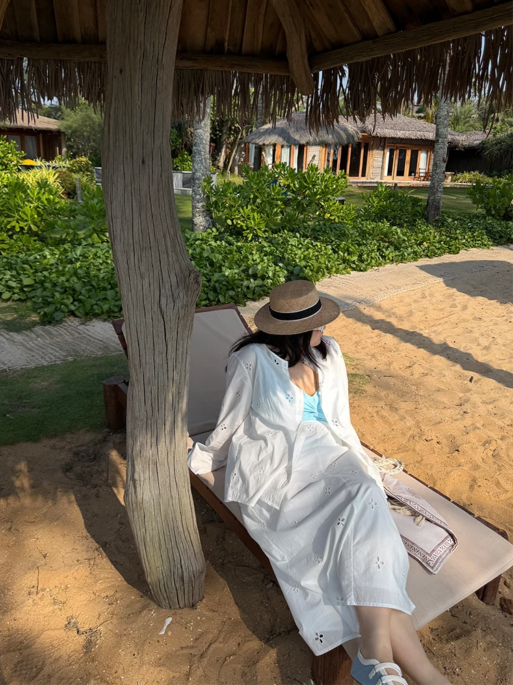 

Large Size Women's Vacation Style Floral Hollow out Sun Protection Shirt And Half Skirt Set High Waist Simple Commute Pure Color