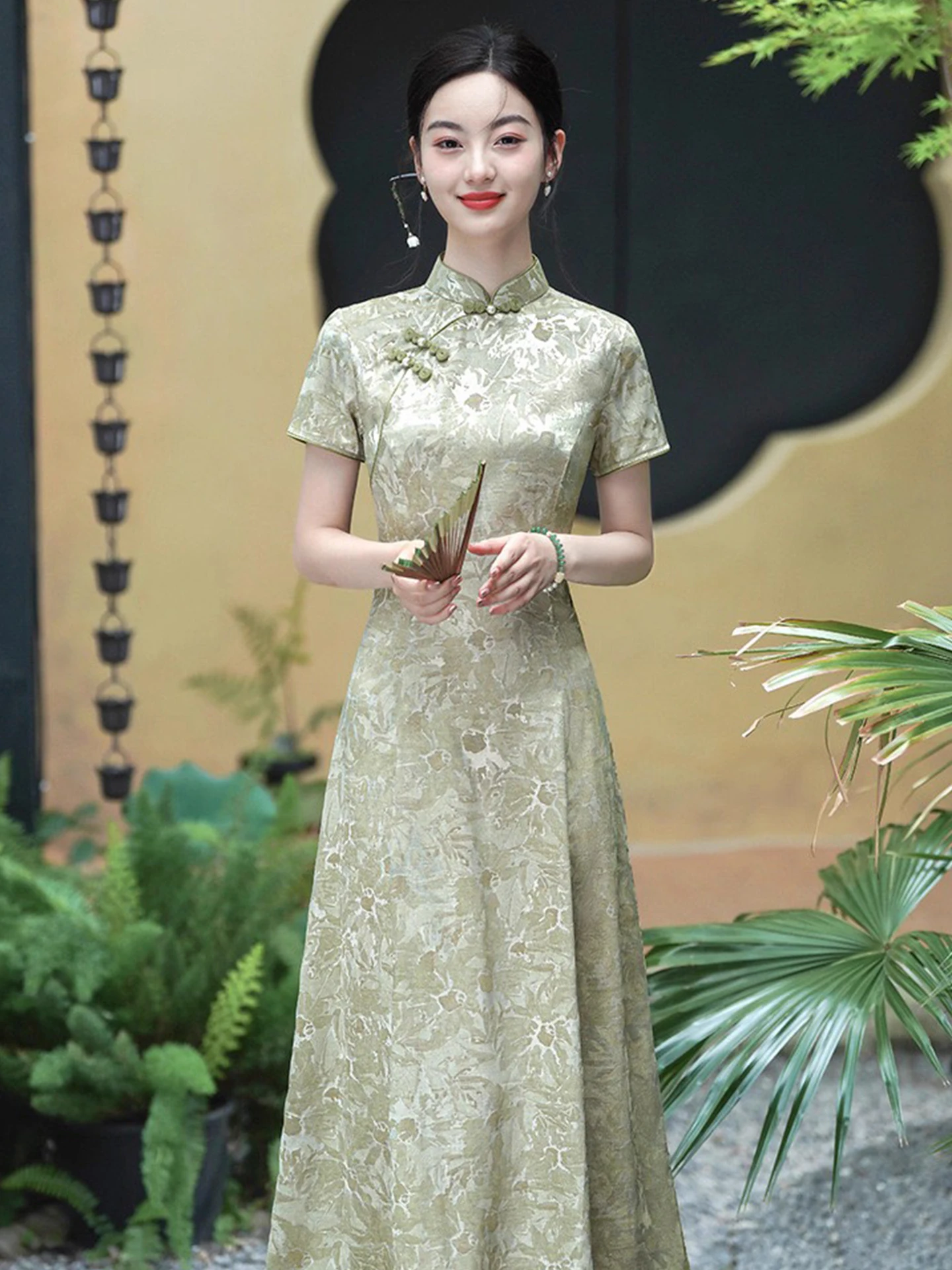 

Зеленое элегантное облегающее платье-ципао для молодых женщин, в ретро-стиле, с длинным асимметричным воротником, коротким рукавом, дышащее, для повседневной носки