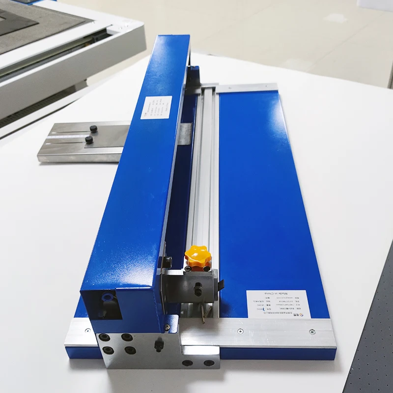 J700G Macchina da taglio automatica con scanalatura a V di buona qualità Scanalatrice pneumatica per scatola