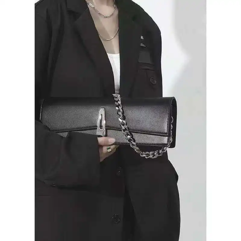 

2026 Fashionable and unique thick chain bag with handle hand-held retro tomboy style high-quality single-shoulder women's bag