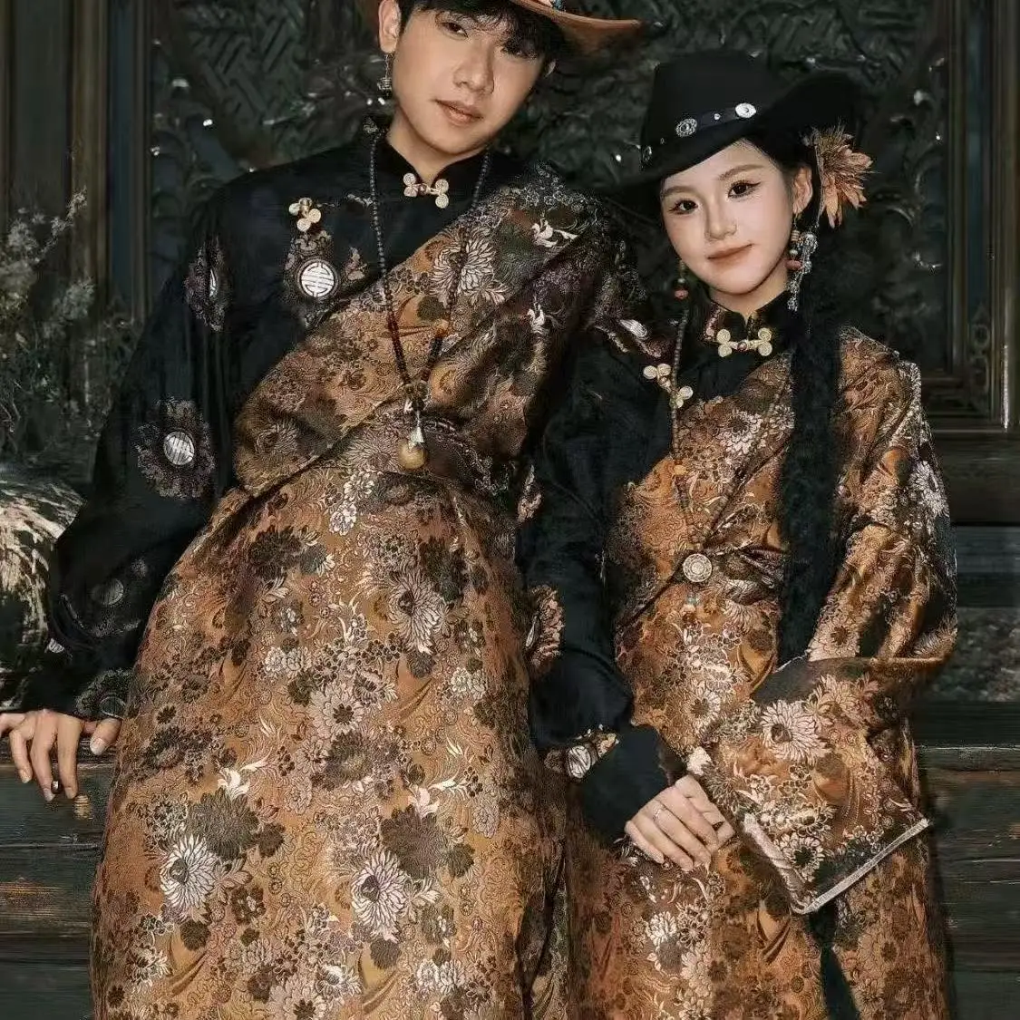 Vintage Tibetan Long Robe Men Women Traditional Ethnic Minority Clothing Halloween Stage Cosplay Costume National Zang Suits