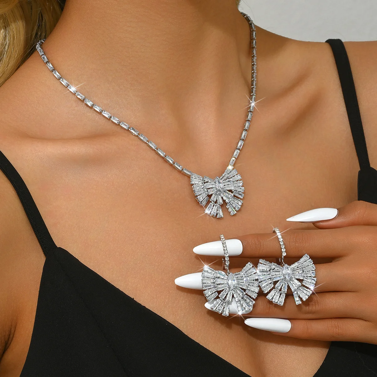

Korean-style fashion trend bow-shaped necklace and earrings set - zirconium princess-style party accessories