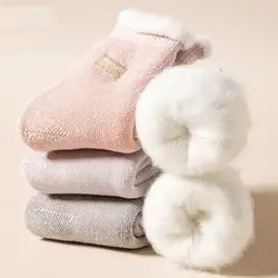 Herfst en winter nieuwe dikke sokken voor dames met fluwelen verdikte warme gigantische dikke koraalfluwelen sokken wintervrije tijd effen kleur
