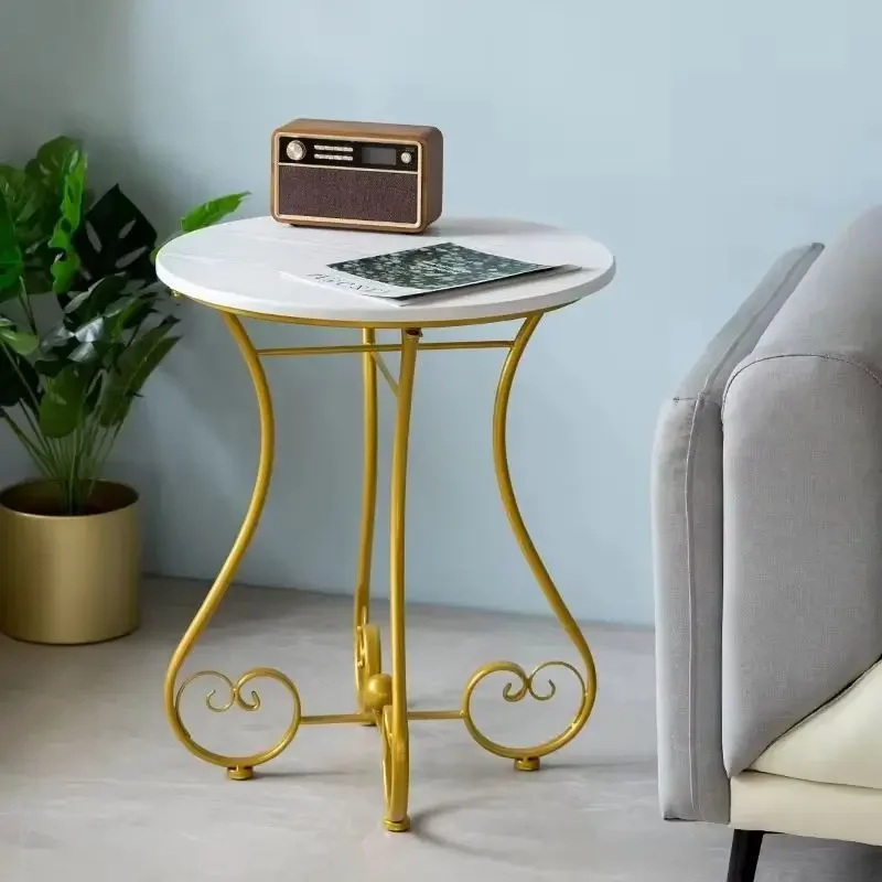 

Современный железный арт, небольшой круглый диван, приставной столик, простой балкон для отдыха, скандинавский уголок, кофейная мебель для гостиной