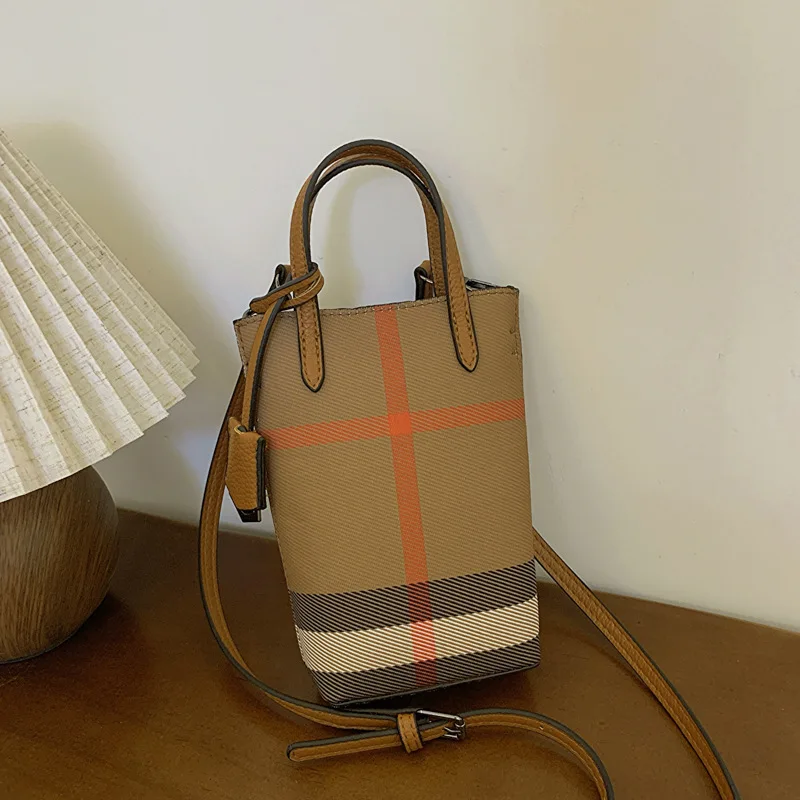 

2025 , Minimalist Leather Bag, Women's Chic Top Handle Purse, Lightweight Crossbody Day to Night Tote, Casual Sling Bag