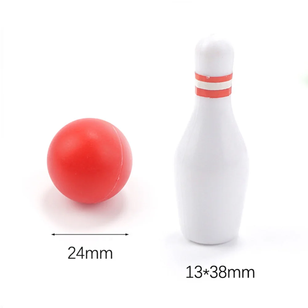 1/12 in miniatura Bowling Articoli sportivi Artigianato d'arte Casa delle bambole Palla da bowling Giocattoli Ornamenti per il desktop Regali di Natale Decorazione della casa