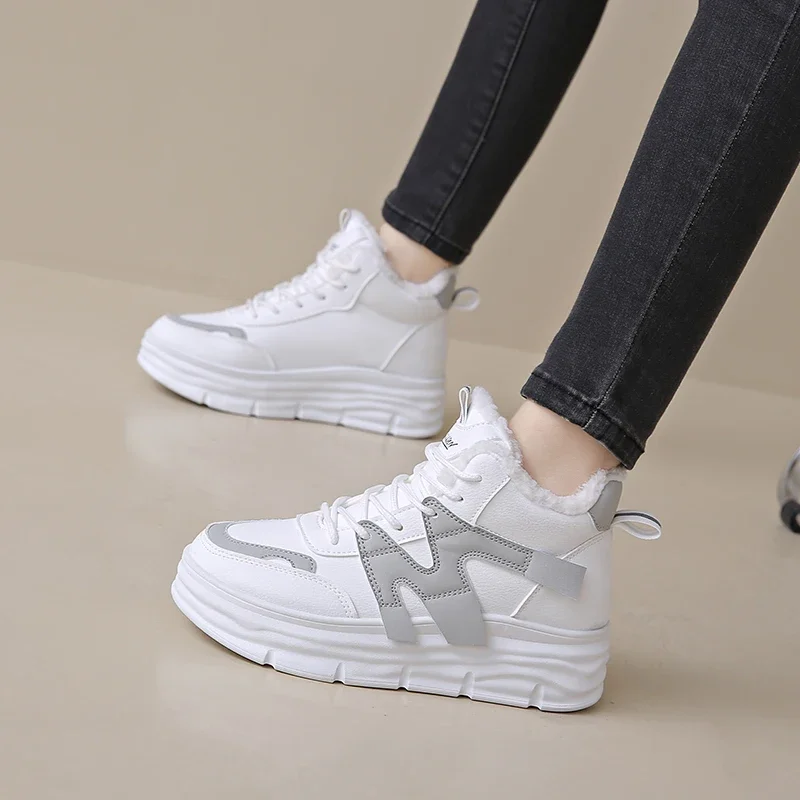 Zapatillas de deporte con plataforma para mujer, nuevo estilo, moda para exteriores, botas cálidas a prueba de frío, versión coreana, zapatos de algodón versátiles para mujer