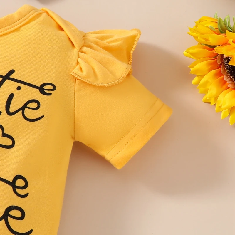 Ropa de verano de 3 piezas para niña, Mono de manga corta con estampado de letras, pantalones cortos con estampado de girasol, diadema