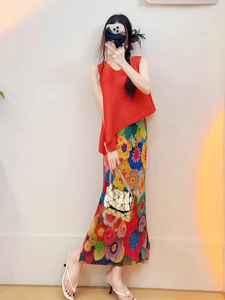 

Красный асимметричный топ без рукавов и юбка с принтом: летний повседневный комплект для женщин, дышащий полиэстер