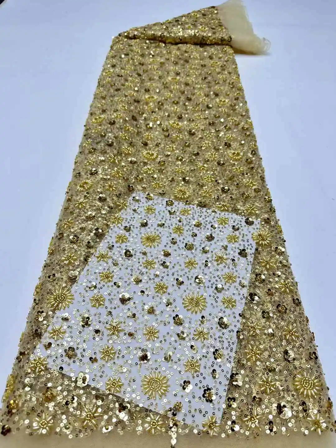 

Африканское роскошное кружевное полотно с бисером и тюлем 2026 года, нигерийская ткань ручной работы с тяжелыми пайетками и жемчугом, сетчатое кружево для свадебных платьев