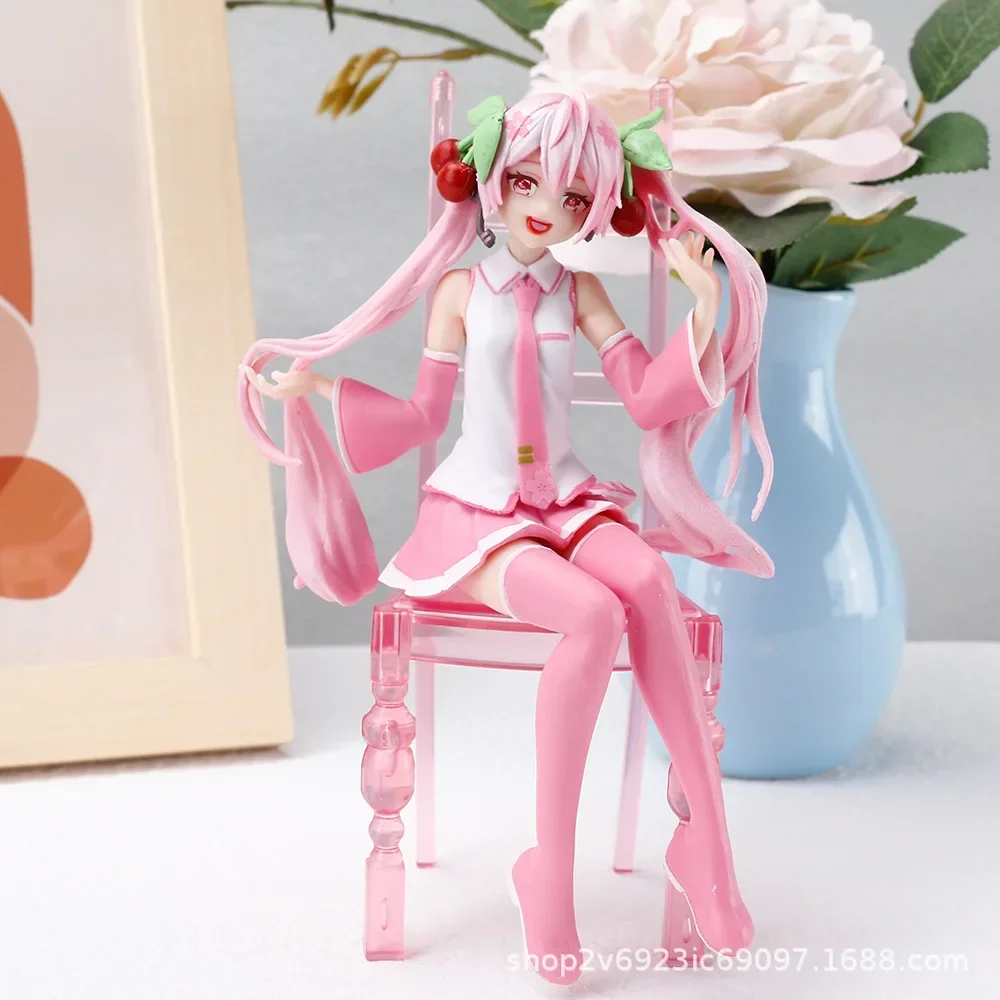 1PCS สีชมพู Hatsune Miku รูป 2 มิติภาพเคลื่อนไหว PVC Virtual นักร้องตุ๊กตาเครื่องประดับรถอะนิเมะพร้อมเก้าอี้