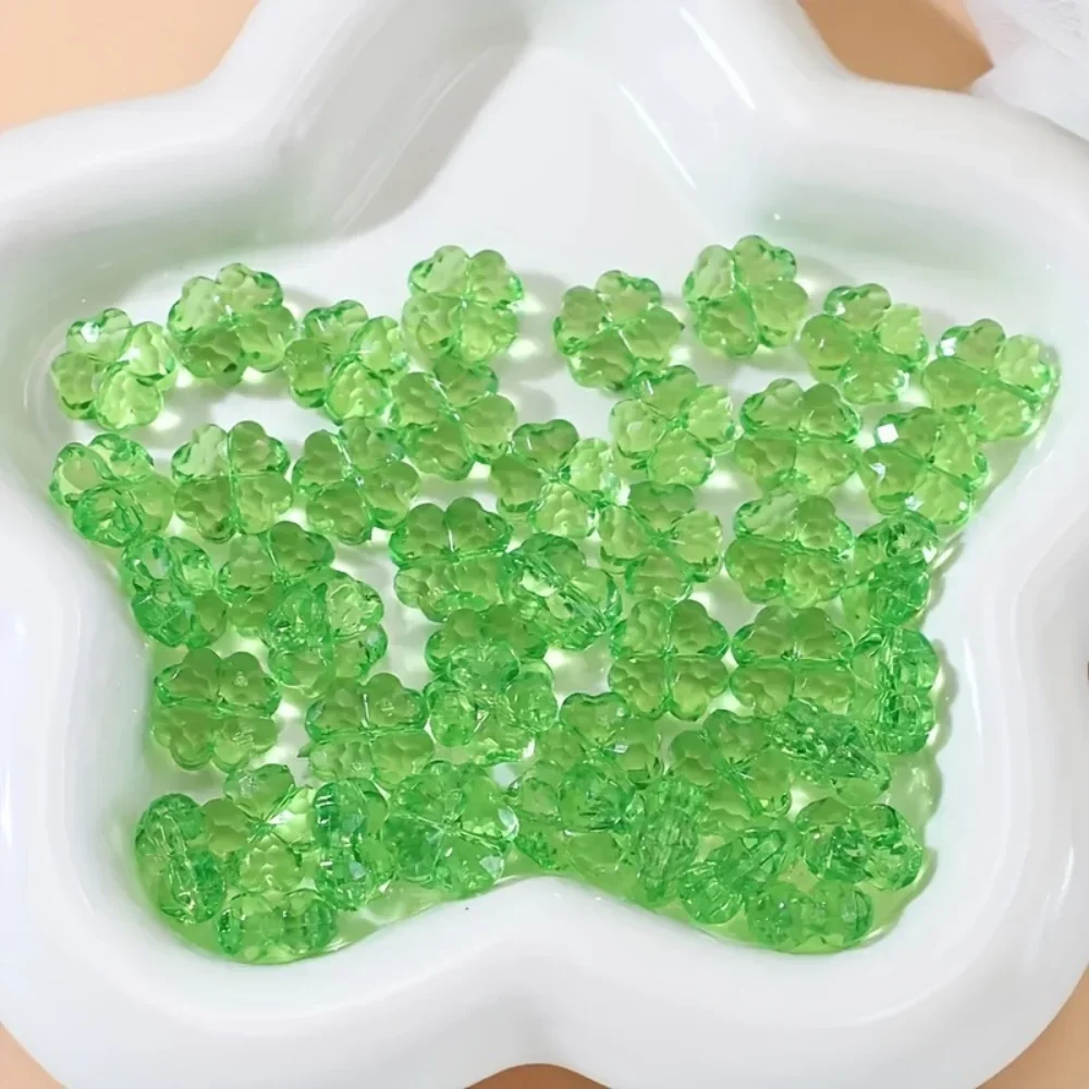 100/200 piezas de cuentas acrílicas para el Día de San Patricio, cuentas facetadas con forma de trébol, color verde transparente, para decoración de fiestas en casa, joyería y la confección de collares.