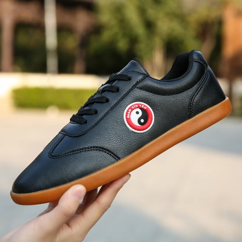 

Chinese Kung Fu Shoes Couple Tai Chi Taekwond Training Shoes Comfortable Traditional Chinese Shoes Men Leather Outdoor Sneakers
