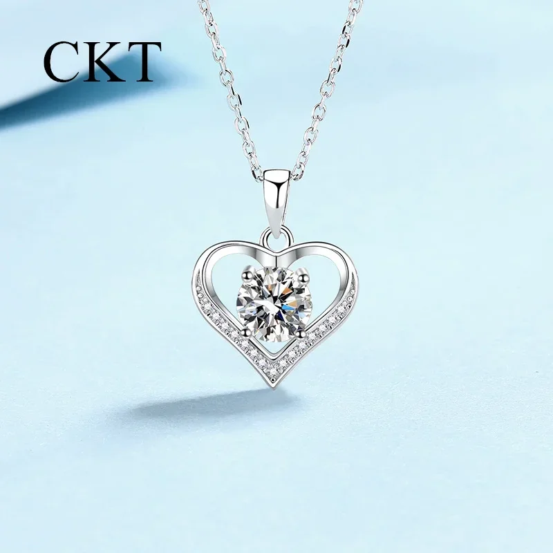 18K White Gold Platinum Pt950 1 Carat Moissanite Necklace for Women Love Heart Pendant Luxury Collarbone Chain for Girlfriend