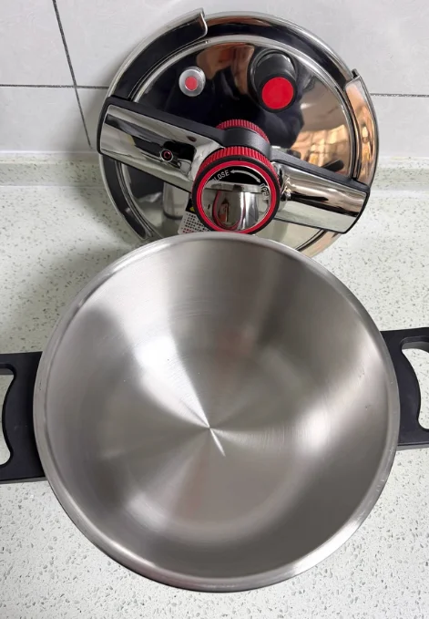 

Pressure Cooker 304 Stainless Steel Thick Explosion-proof Pressure Cooker Large Capacity Induction Cooker General Food Grade