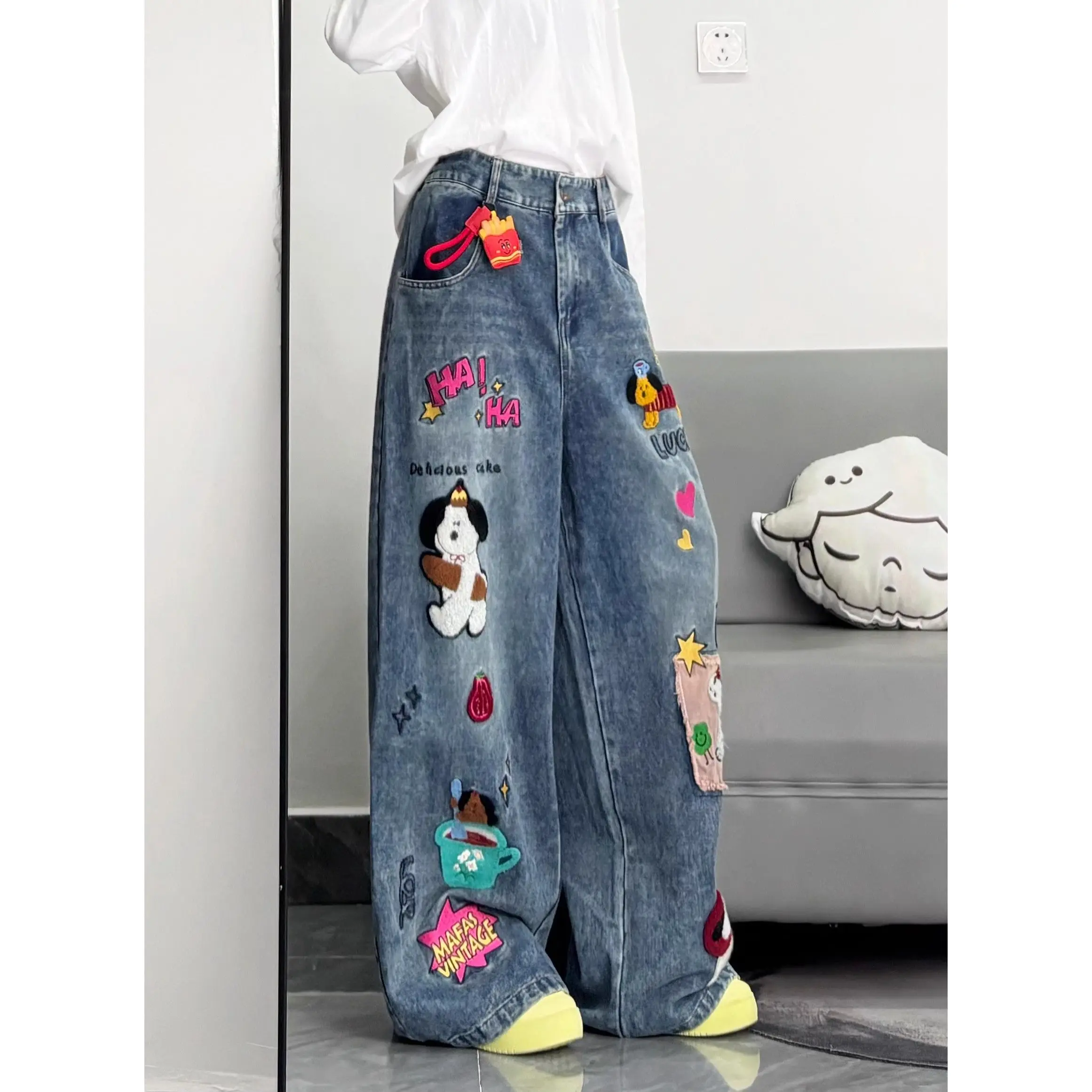 2026 hot American cartoon embroidered jeans for women, winter new style, loose and slim, wide leg straight leg pants, long pants