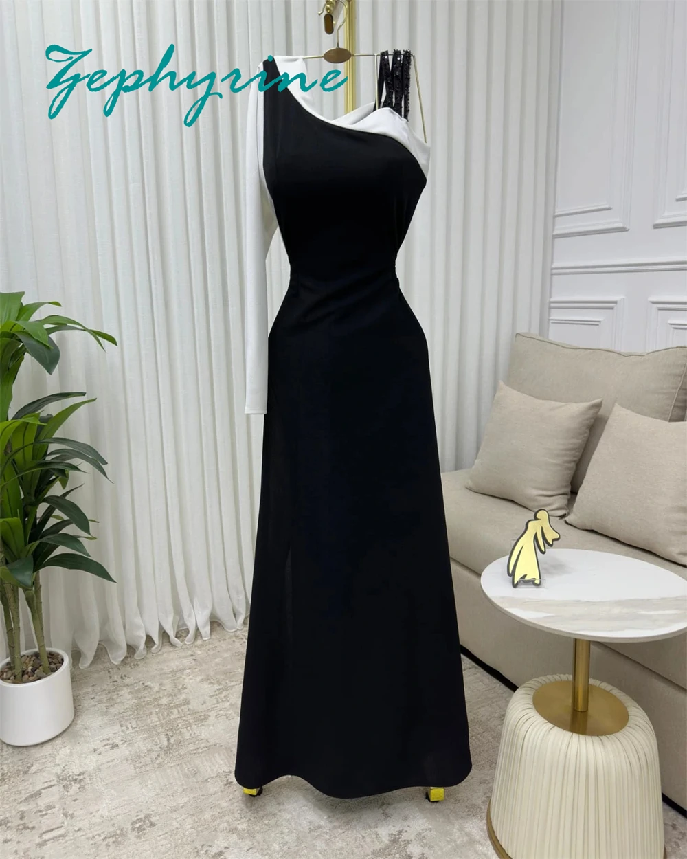 Maßgeschneidertes schwarzes A-Linien-Abendkleid mit einer Schulter, Satin, Kleider für besondere Anlässe, hochwertiges Kristall-Abschlussballkleid