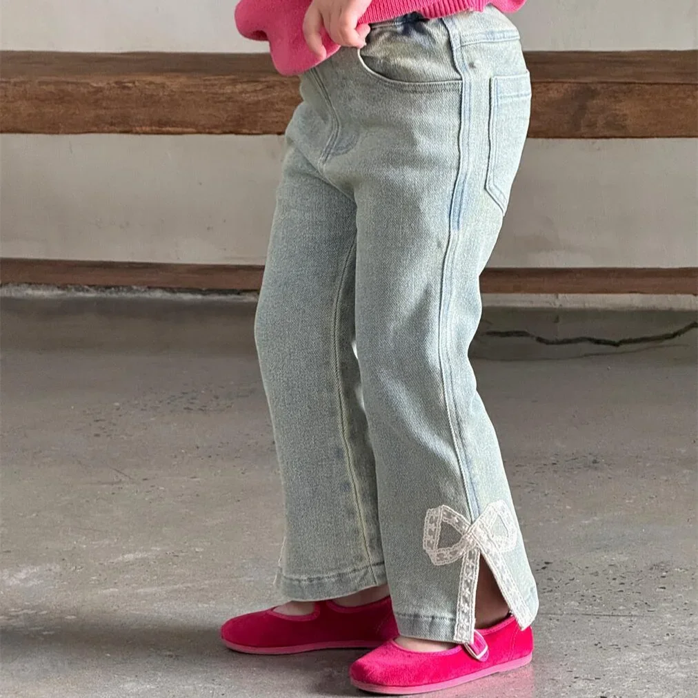 

Children Clothes Girls Denim Pants Korean Style 2025 Spring Summer New Retro Stretch Lace Bow Bell Bottoms Fashion Kids Jeans