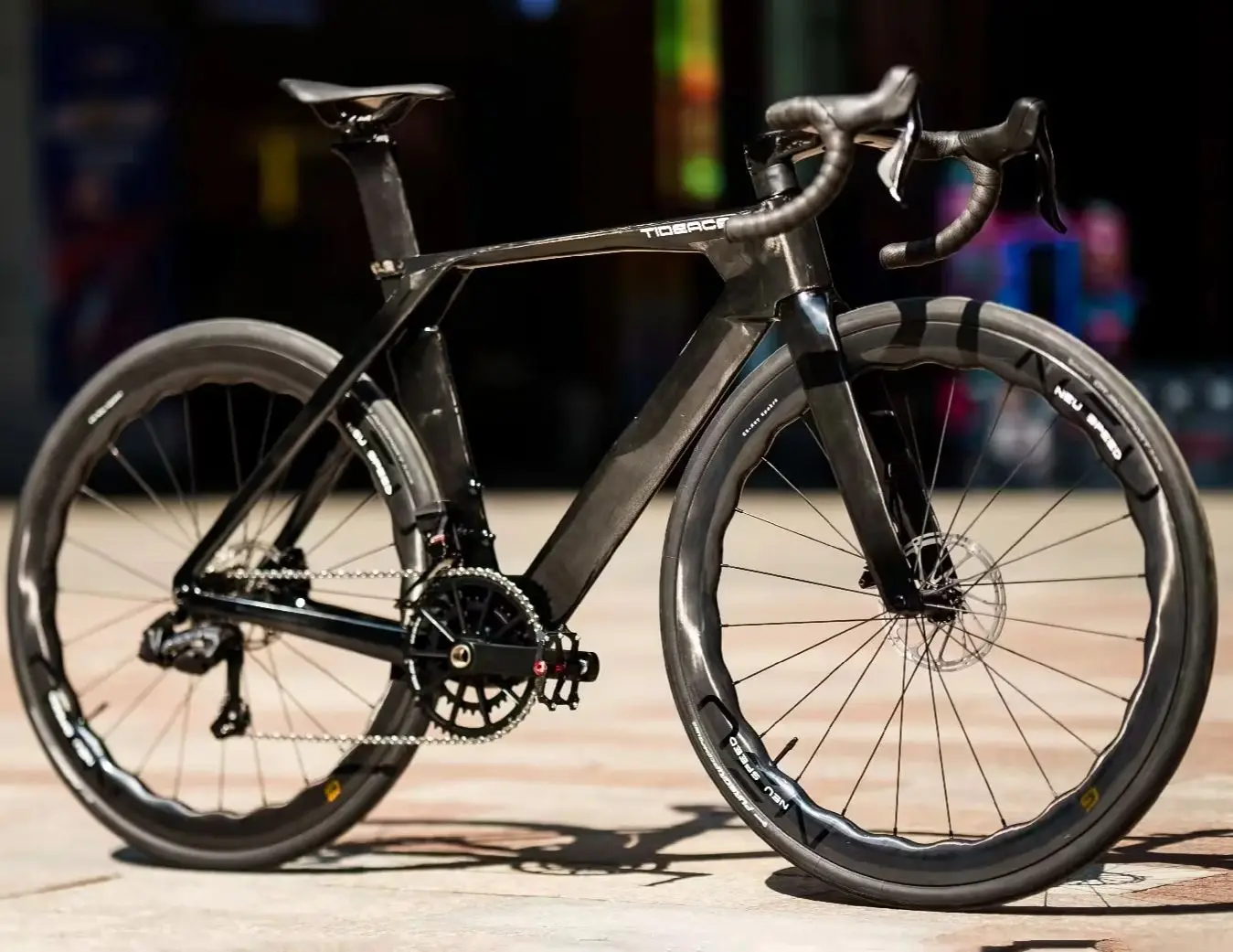 

Full Hidden Carbon Fiber Frame Carbon road Frame Road Bike Carbon Bicycle Frame Disc Brake Aerodynamic T47 Supports DIY Colour