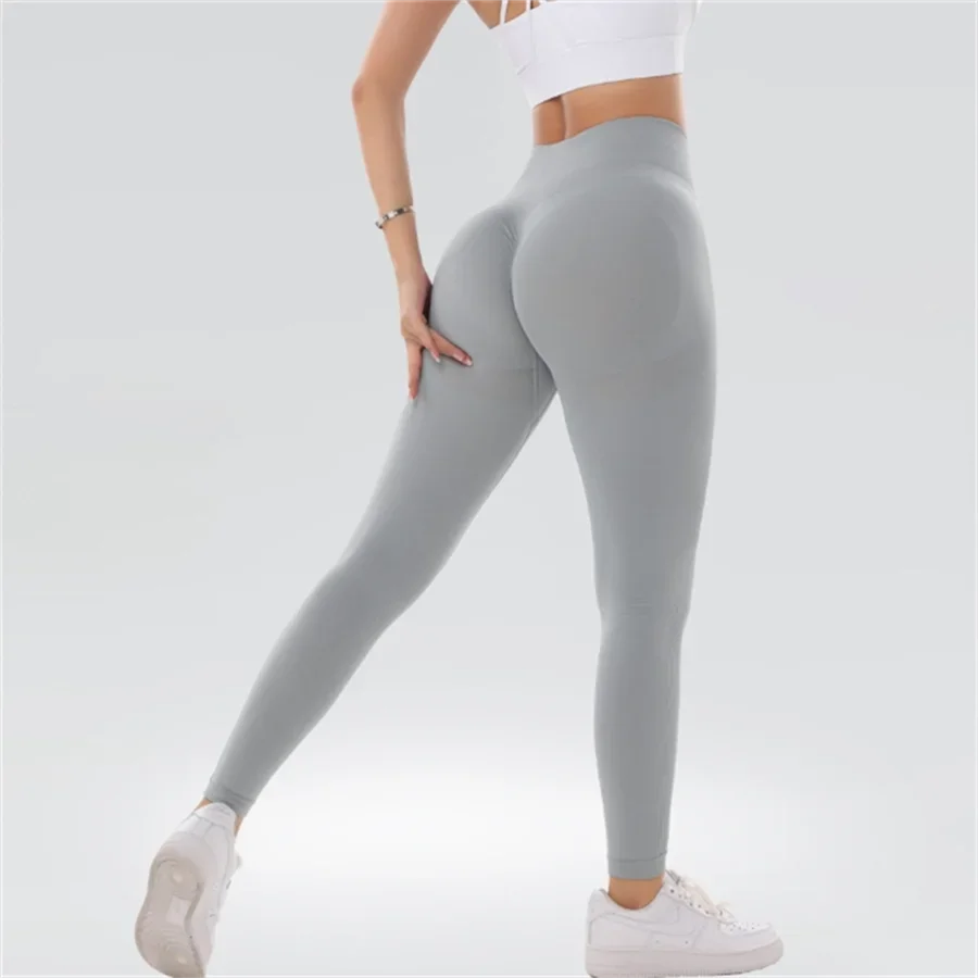 Tuta fitness yoga senza cuciture in tinta unita per capispalla, vestibilità a vita alta e snellente, leggings sportivi a forma di pesca e sollevamento fianchi