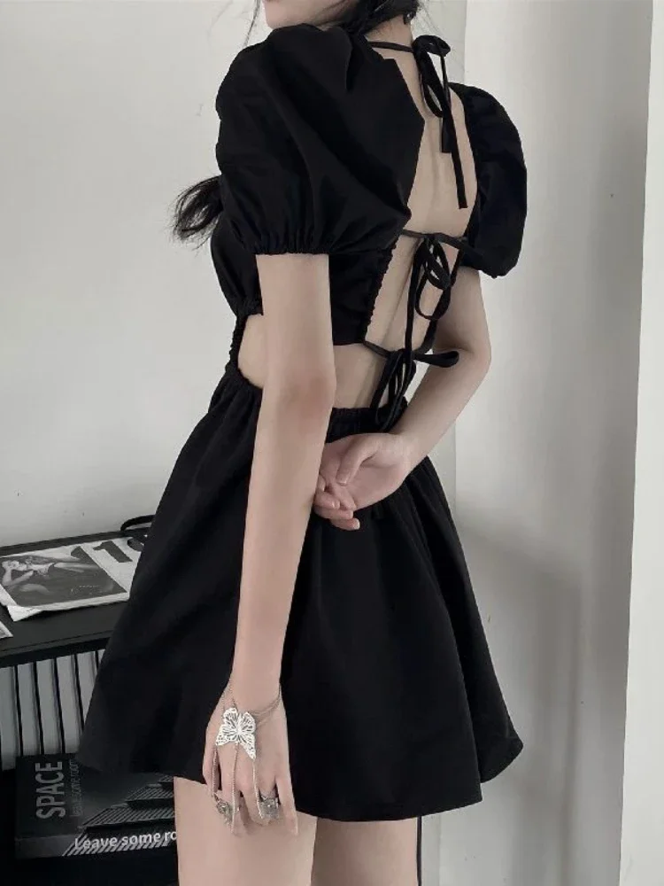 فساتين سوداء صغيرة للنساء بدون ظهر مثيرة للصيف والترفيه وأكمام منتفخة ومزاجية على الطراز الكوري ملابس خروج رائعة