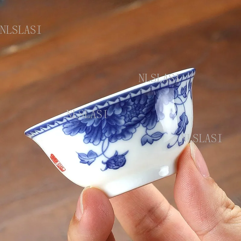 

6pcs Blue and White Porcelain Teacup Chinese Style Guest Cups White Porcelain Underglaze Colored Tea Cup Household Tea Cup Set