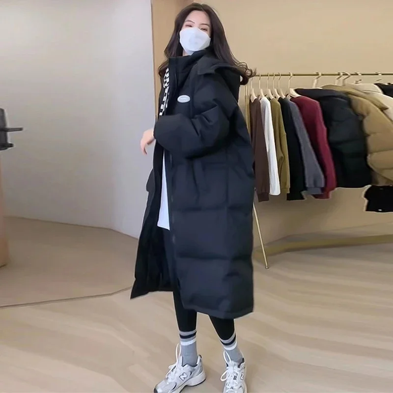 เสื้อแจ็คเก็ตฤดูหนาวผู้หญิง 2025 แฟชั่นเกาหลีใหม่ ทรงเข้ารูป สีดำ เสื้อพัฟเฟอร์ผู้หญิง หนา อุ่น บุใยฝ้าย เสื้อคลุมกันหนาวสีดำ ผ้าฝ้าย