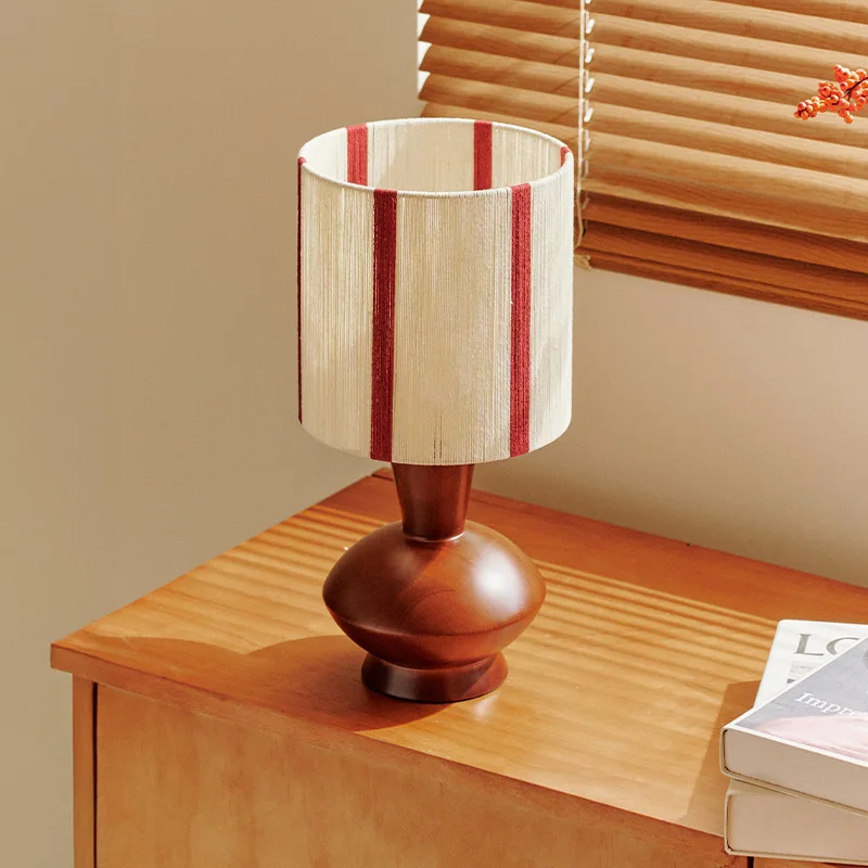 Medieval solid wood desk lamp desktop decoration ornament French retro romantic warm atmosphere bedroom bedside reading lamp