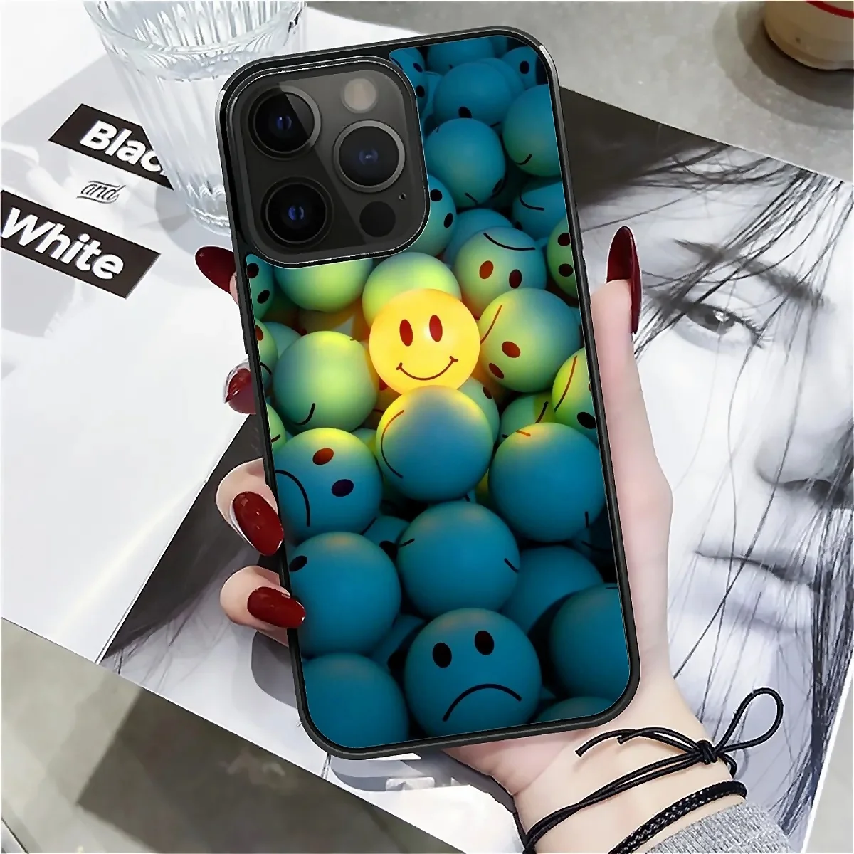 

Cute cartoon pattern, suitable for iPhone promax, wireless rechargeable phone case anti-drop protection.