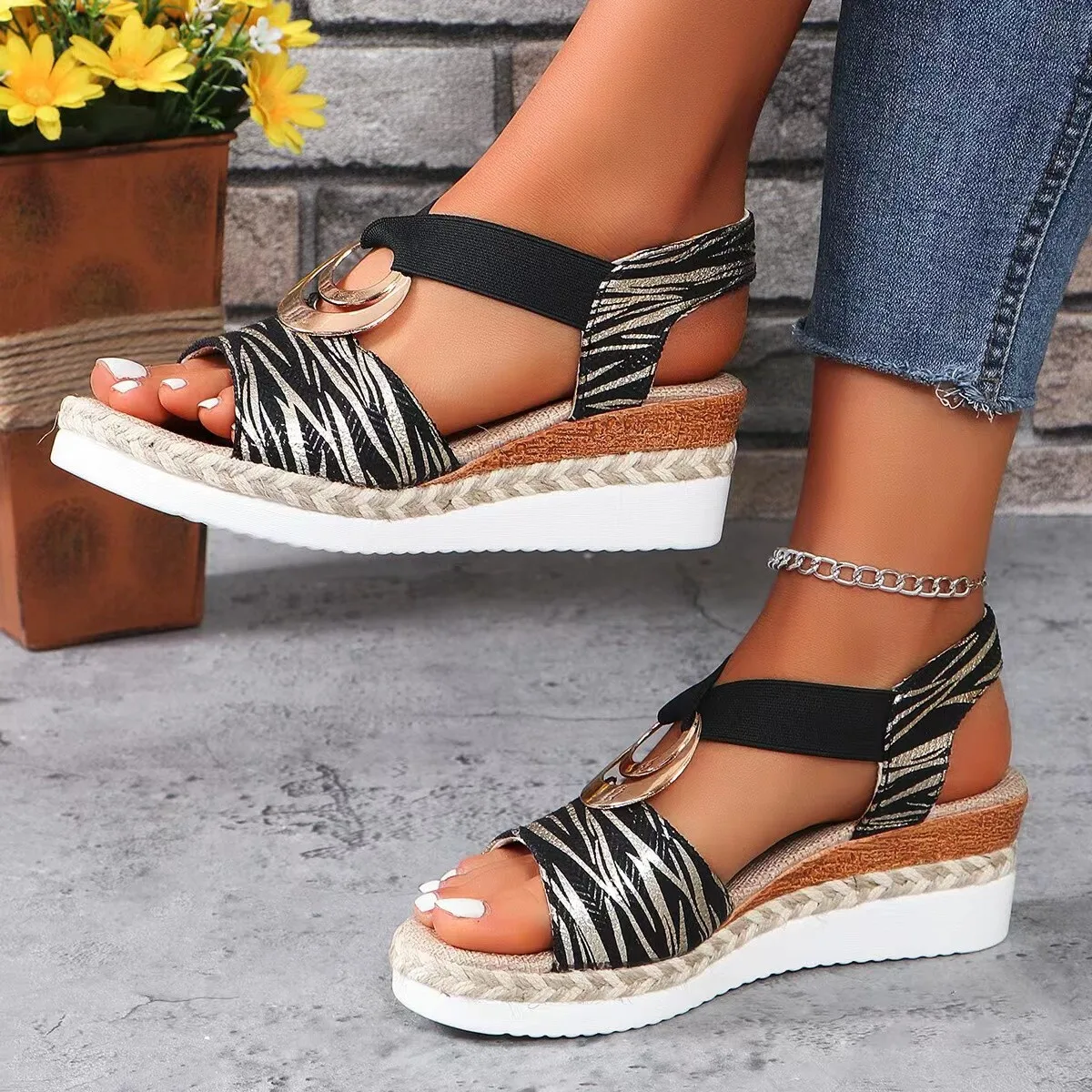 

Plus-size Women's Sandals With Metal Buckle Decoration, Hemp Rope Wedge Heel, Light Sole, Peep-toe Design, Thick Sole Elegant