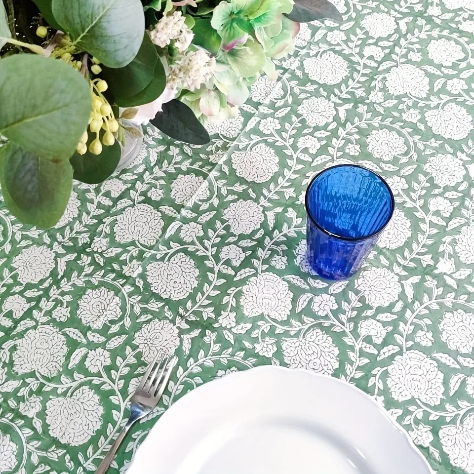 One elegant floral tablecloth - suitable for restaurants, Christmas, and Thanksgivingxzj
