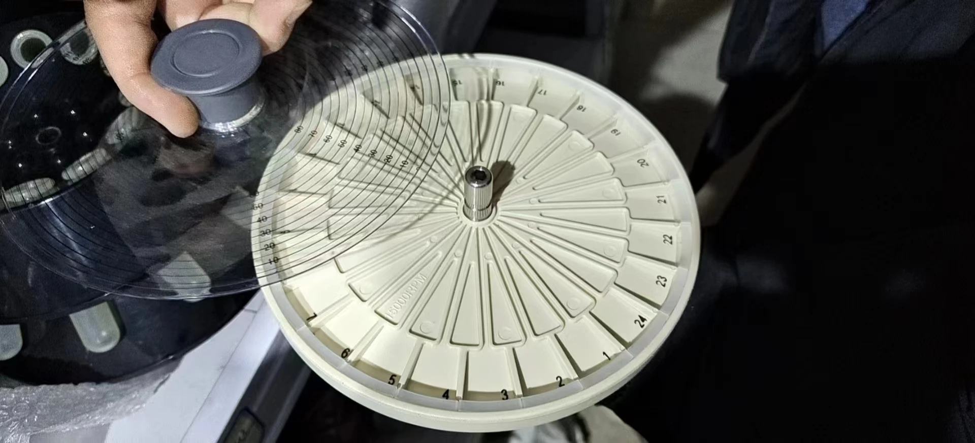 Centrifuga capillare con display LCD per microcomputer TG12M 12-24 pezzi Micro ematocrito per laboratori