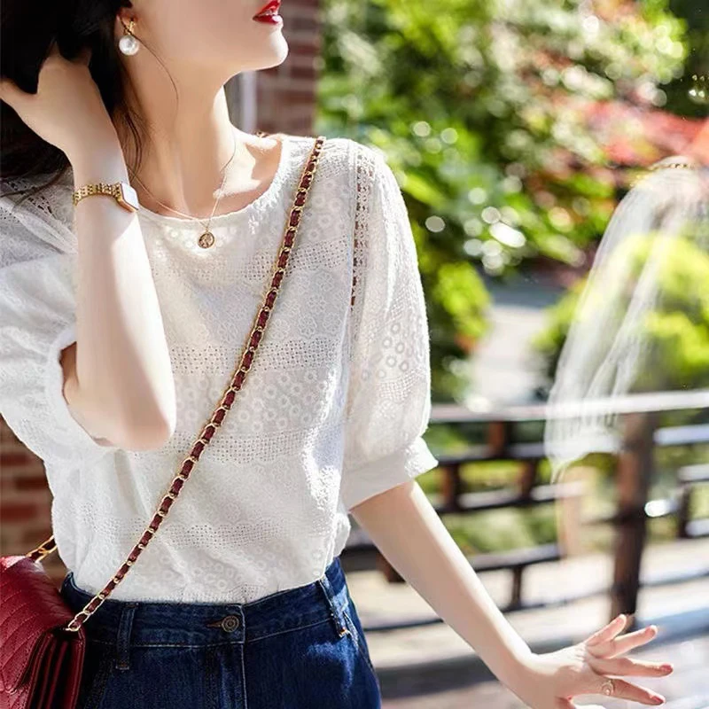 Cotton White Women Shirt Korean Sweet Lace Loose Female Blouse Summer New Lantern Sleeve O Neck Fashion Ladies Casual Tops