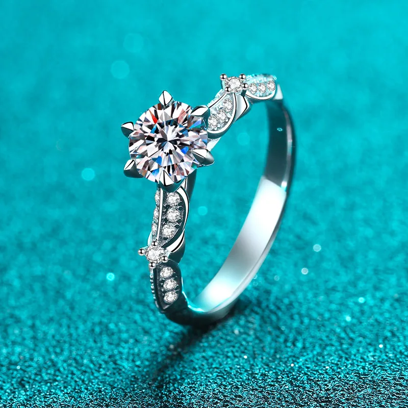 

A 925 sterling silver ring with a 18K mozambican-plated ring