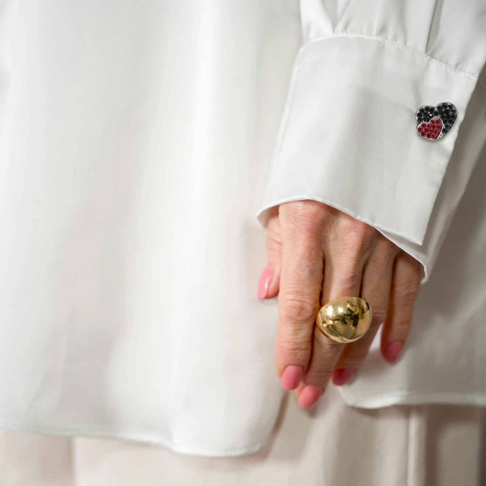 

2Pcs Heart Shaped Cufflinks Rhinestone Shirt Sleeve Buttons Alloy Jewelry Fashion Accessories Elegant Design Luxury Decorative