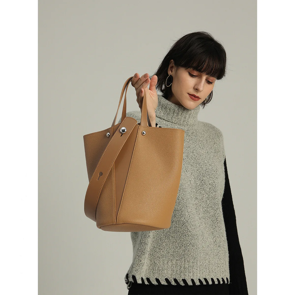 luxury-all-day-designer-diaper-bag-women-fashionable-leather-tote-large-capacity-elegant-crossbody-handbag-for-busy-days