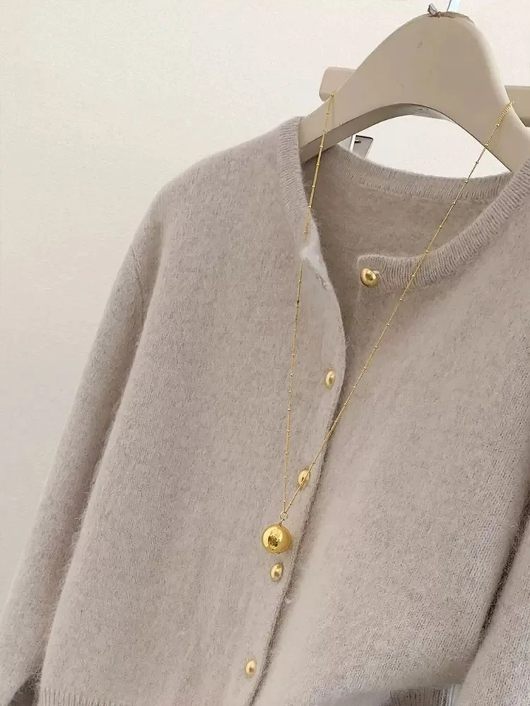 سترة نسائية عصرية جديدة للخريف والشتاء برقبة دائرية بلون سادة على الطراز الكوري سترة محبوكة مريحة بأزرار علوية -XZ273