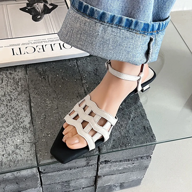 2025年夏 牛革 ホローワード サンダル スクエアトゥ ミドルヒール バックルストラップ オープントゥサンダル 大きいサイズ