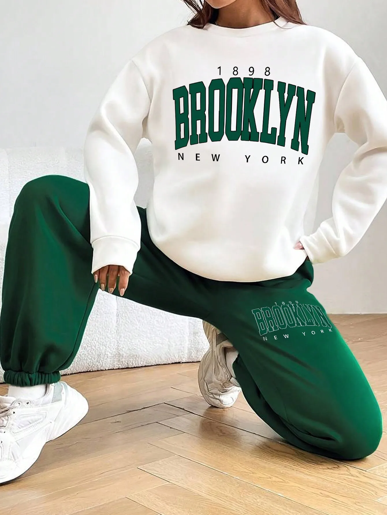 

2-Piece Women's Letter Print Drop Shoulder Sweatshirt & Joggers Set