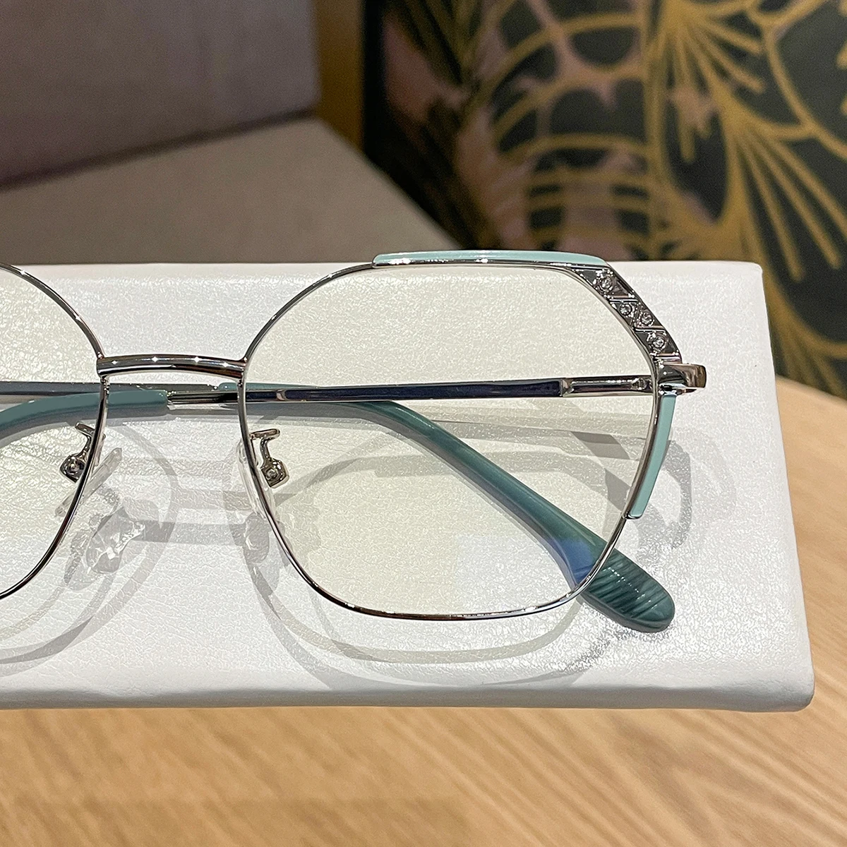 1Pc Women's Flat Glasses with Square Frames, a Versatile and Essential Style for Commuting