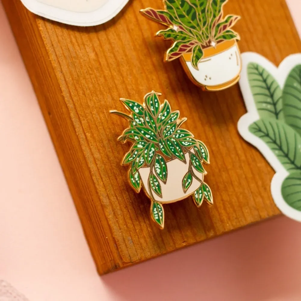 Hoya Splash Plant Enamel Pin | Houseplant Lapel Pins Badge | Potted Plant Brooch | Gifts for Plant Lover