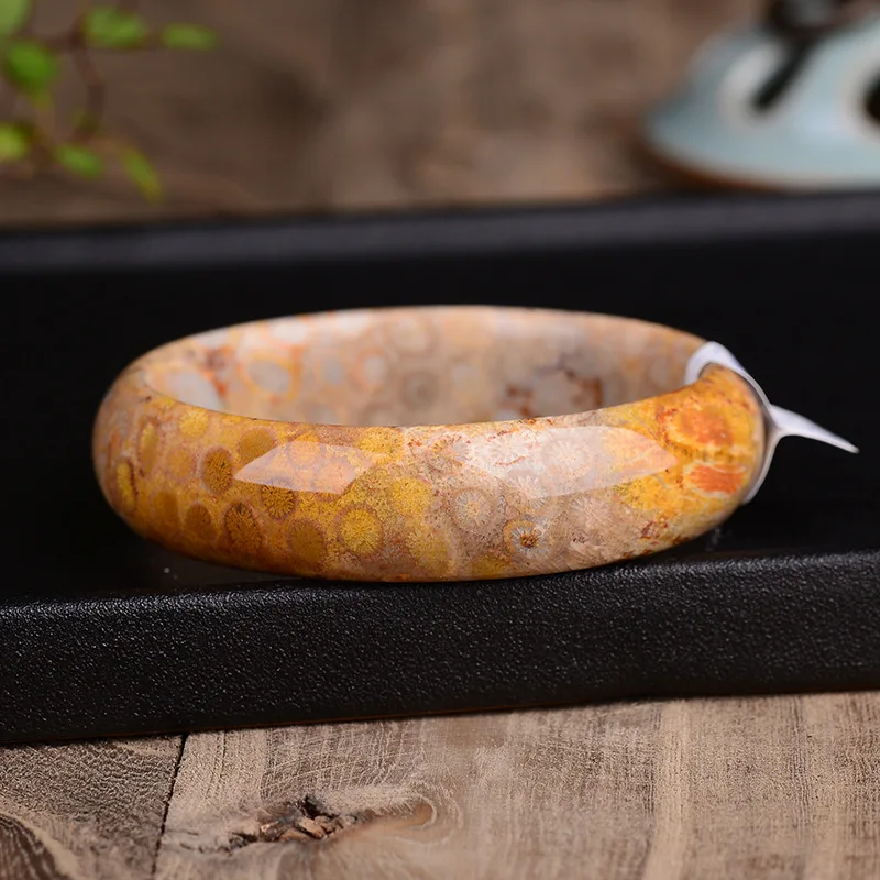 

Coral jade bracelet chrysanthemum jade men's and women's models gift self-retention visionary fashion crystal jewellery strings