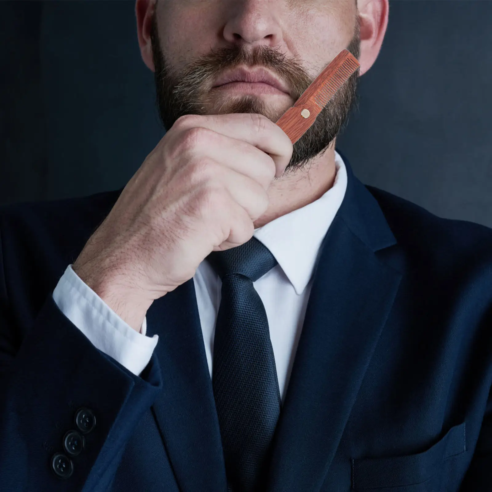 pente-de-barba-ergonomico-de-sandalo-leve-e-dobravel-tamanho-de-bolso-perfeito-para-viagens-casa-escritorio-ou-academia-como-acessorio-para-barba