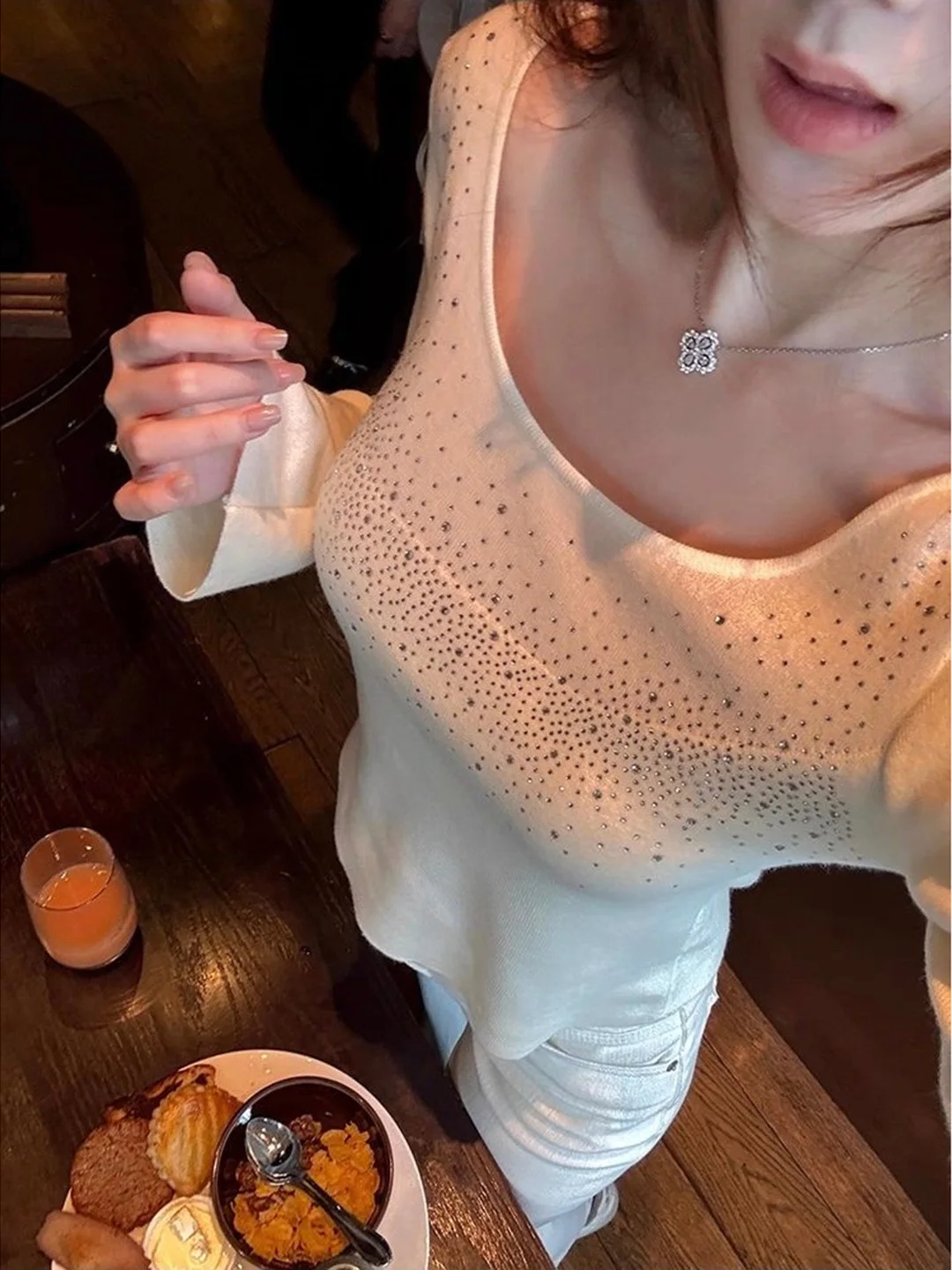 

Slimming Long Sleeve Knitted Sweater Women's U-Neck Drill Pure Desirable Hot Girl Design Sensation Small Audience Top