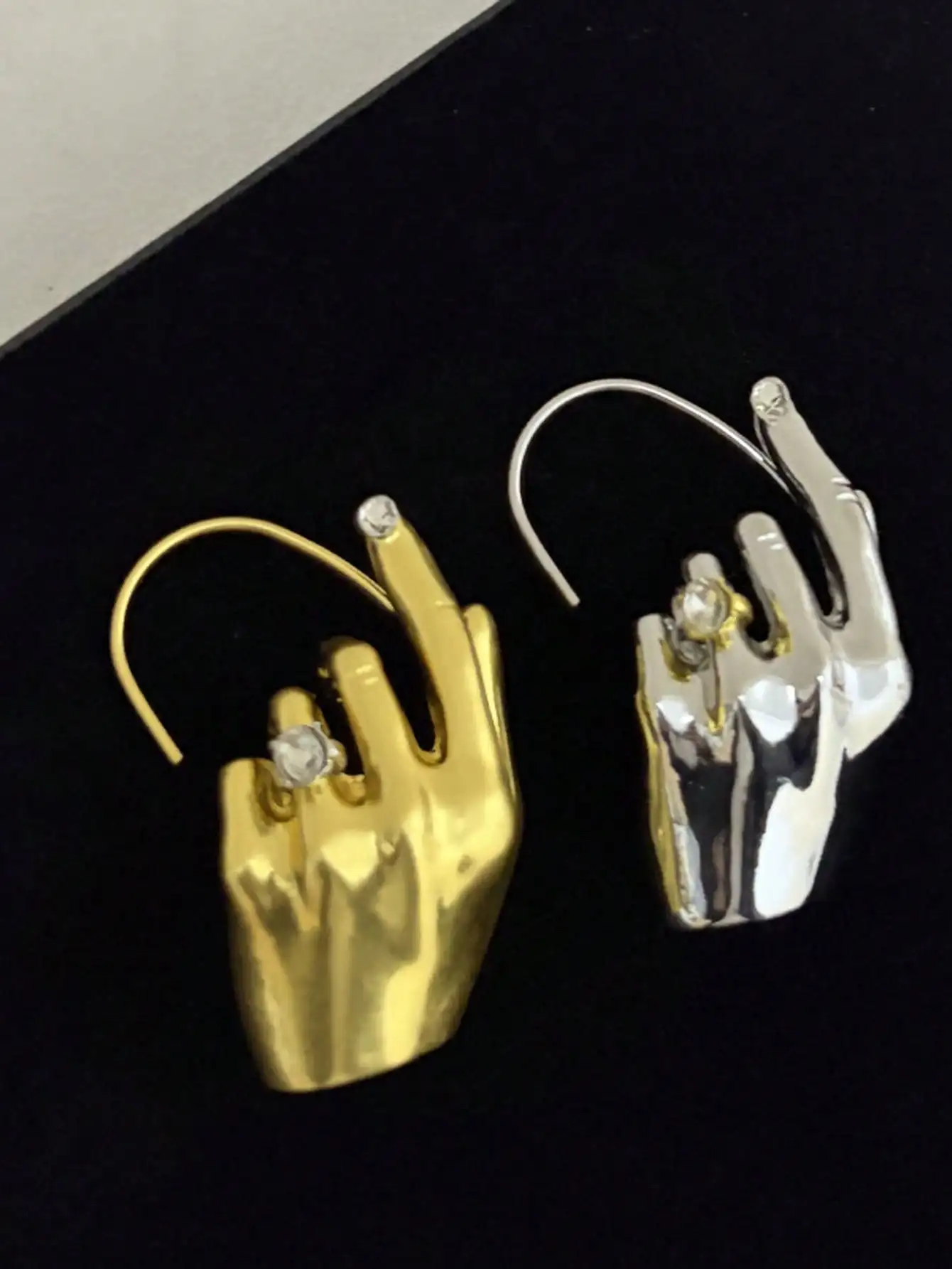 Retro Palm Gesture Drop Earrings