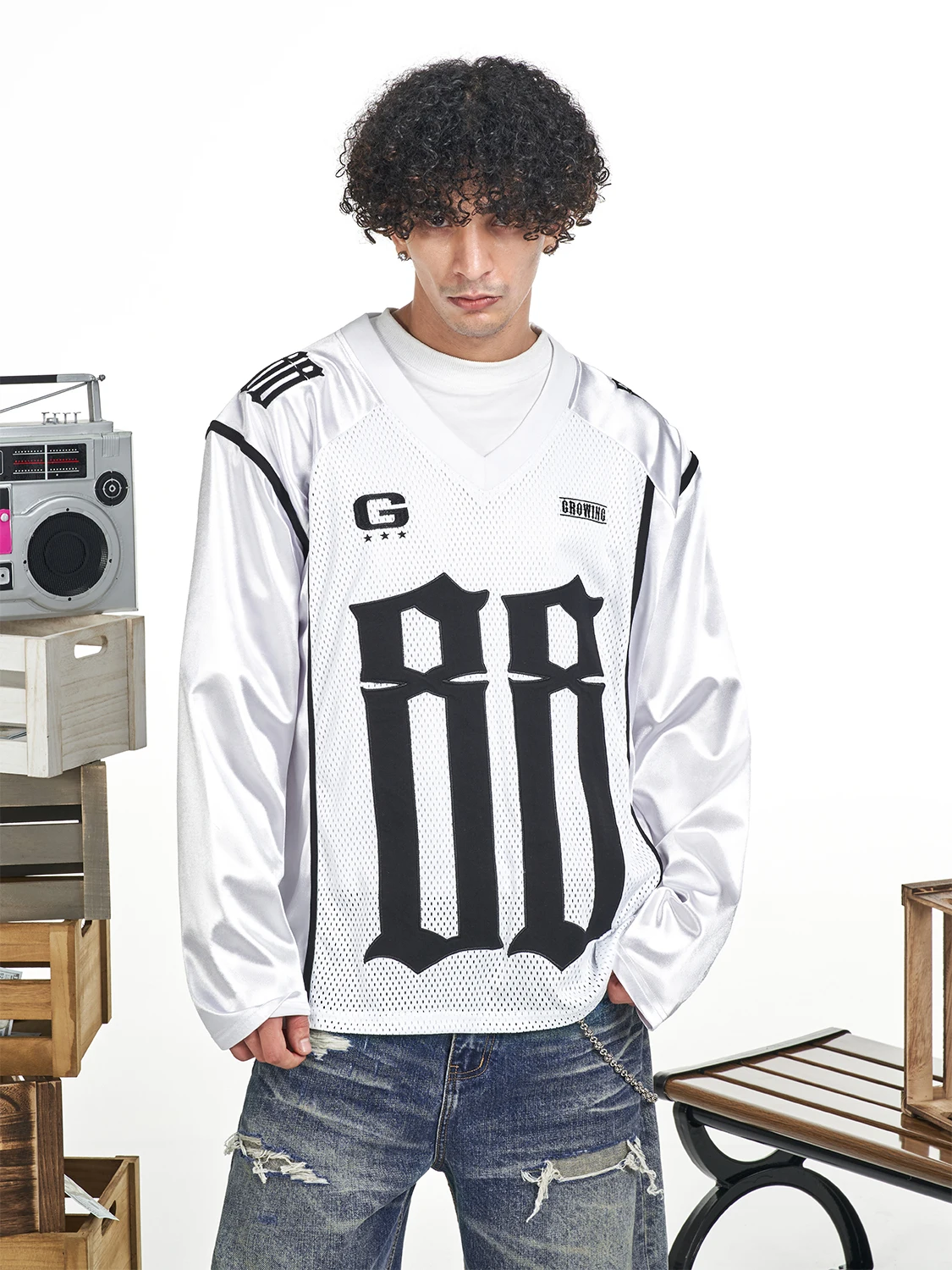 

Новая осенняя коллекция 2025: Спортивная повседневная модная городская одежда из полиэстера с вышивкой, пэчворком и крупными цифрами, V-образным вырезом и длинными рукавами.