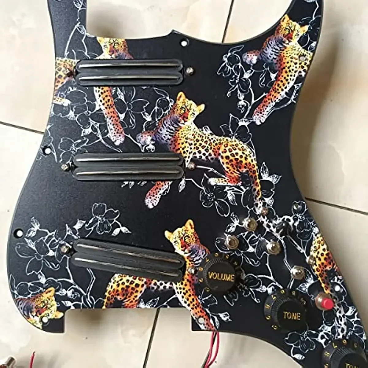 

Prewired Loaded ST Pickguard with SSS Single-coil Pickups Set Coil Splitting Switch for ST Electric Guitar