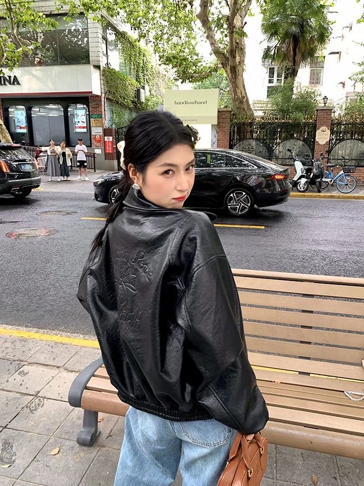 

Черная вышитая куртка из искусственной кожи для женщин, свободный крой, ранняя осень, модная повседневная одежда, китайский бренд Tefamani, новинка 2024 года